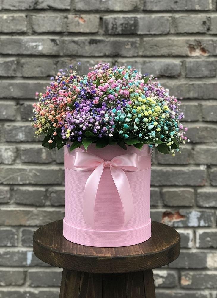 Цветочная композиция из Гипсофила и Розы в шляпной коробке в Юрлово