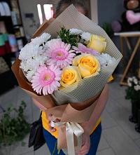 Букет цветов из:  Герберы, Розы и Хризантемы в Юрлово