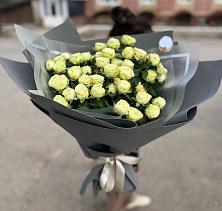 Букет Белые кустовые розы Солинеро в Юрлово