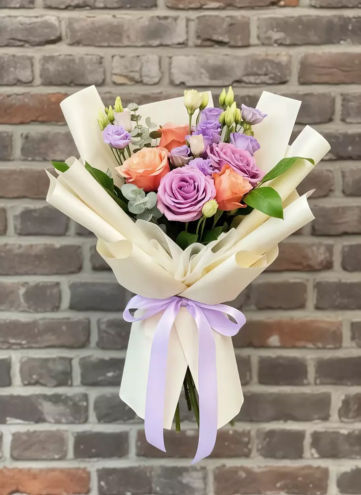 Букет цветов из: Лизиантусы и Розы в Юрлово