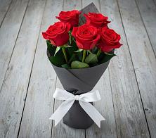 Букет 5 Красных роз Эдлесс Лав в Юрлово